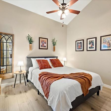 Artist'S Tower Townhome Just Renovated W Loft 盖恩斯维尔 外观 照片