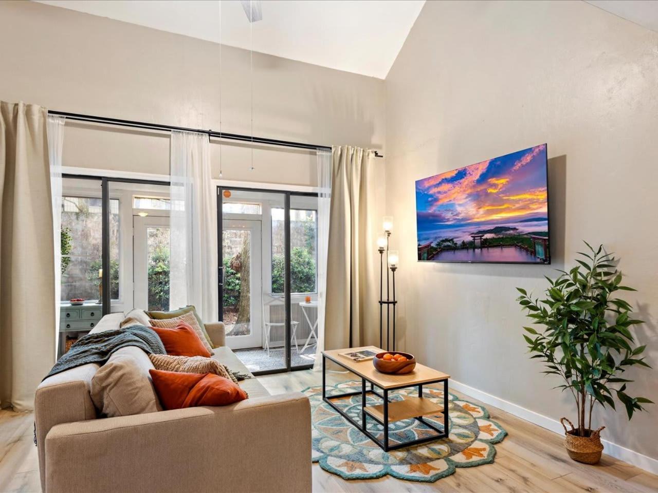 Artist'S Tower Townhome Just Renovated W Loft 盖恩斯维尔 外观 照片