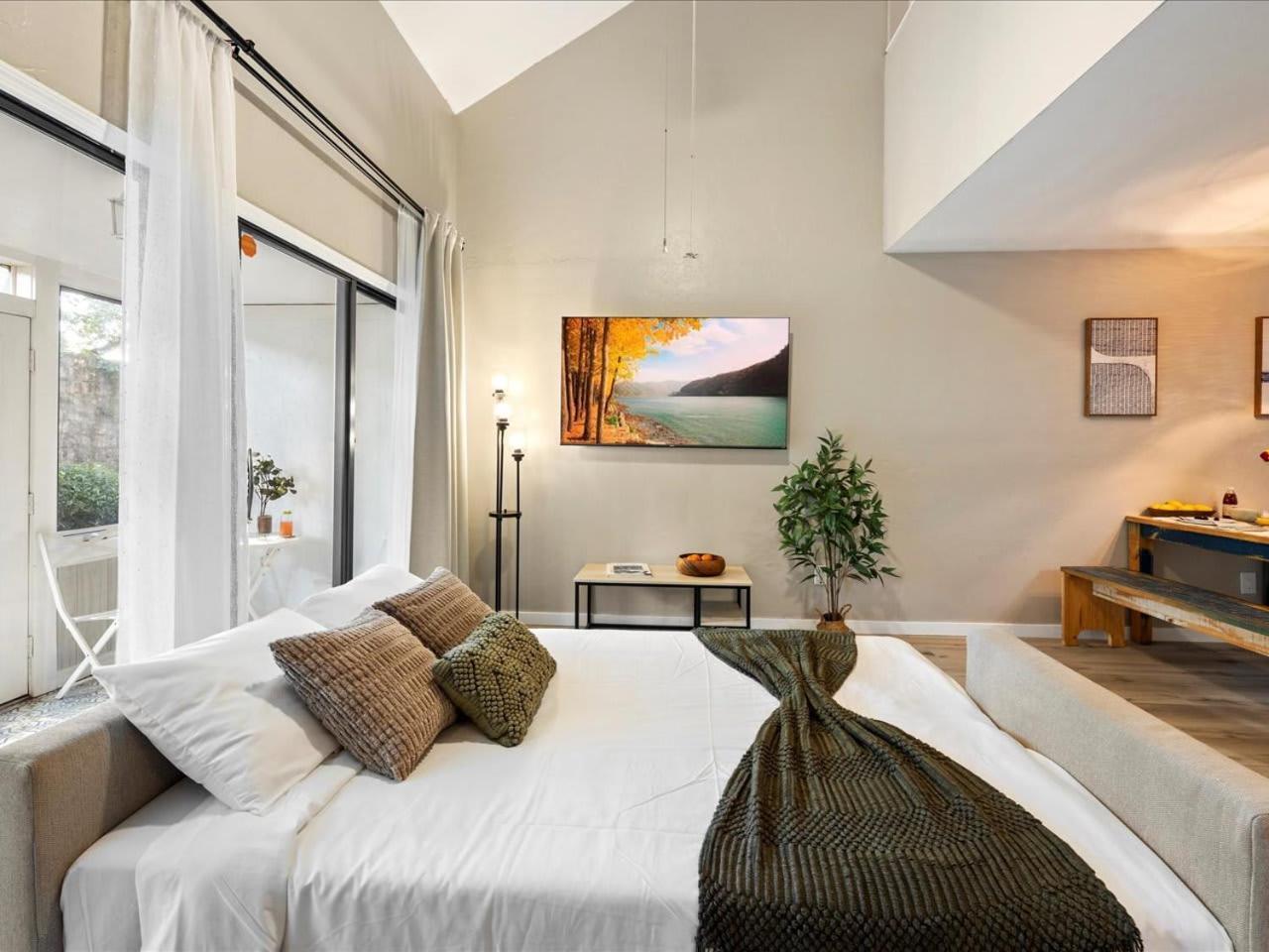 Artist'S Tower Townhome Just Renovated W Loft 盖恩斯维尔 外观 照片
