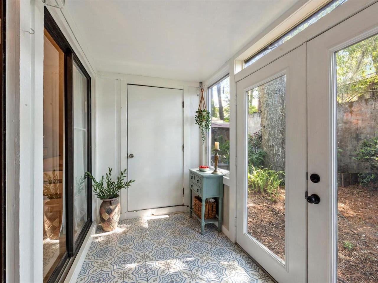 Artist'S Tower Townhome Just Renovated W Loft 盖恩斯维尔 外观 照片