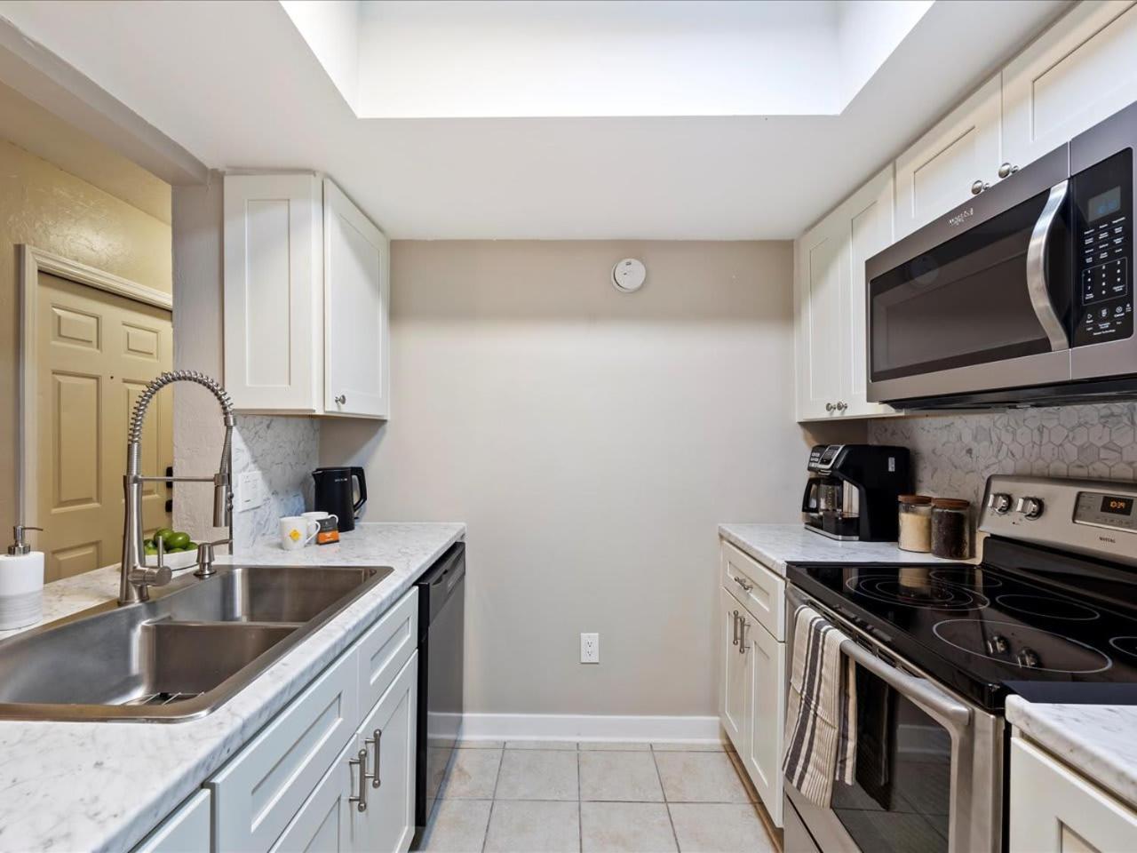 Artist'S Tower Townhome Just Renovated W Loft 盖恩斯维尔 外观 照片