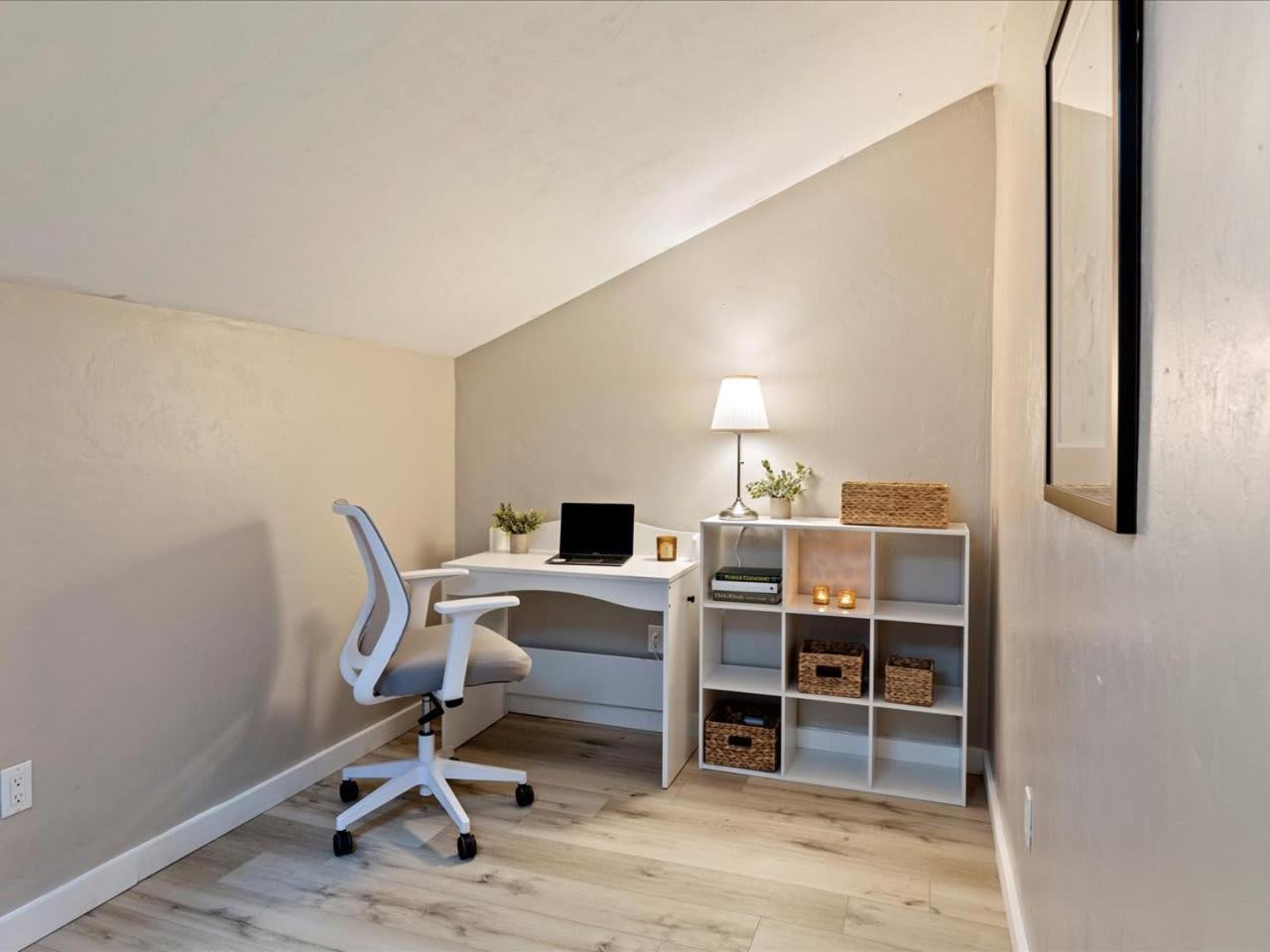 Artist'S Tower Townhome Just Renovated W Loft 盖恩斯维尔 外观 照片