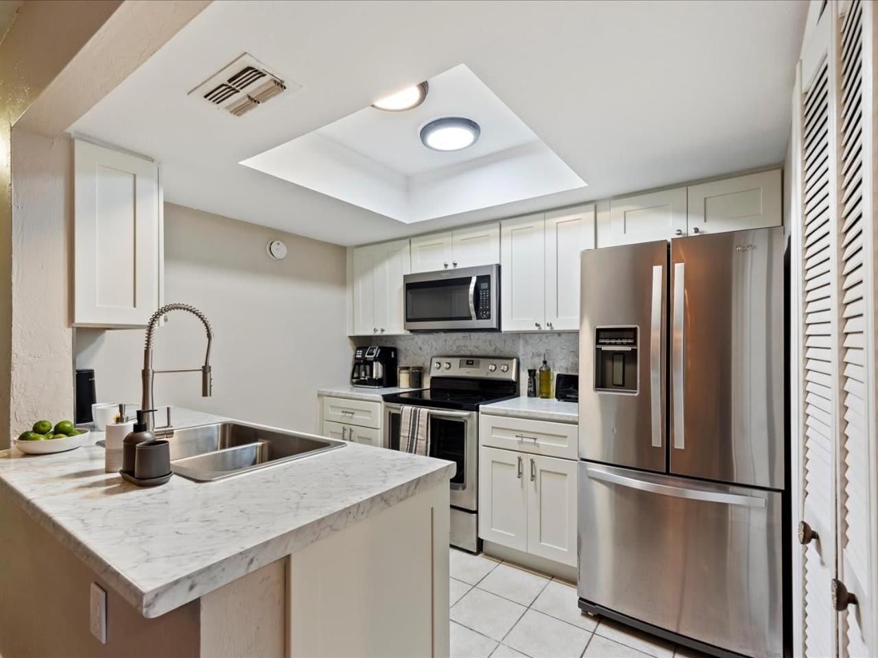 Artist'S Tower Townhome Just Renovated W Loft 盖恩斯维尔 外观 照片