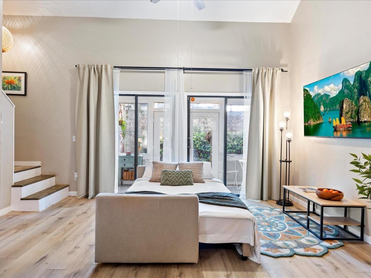 Artist'S Tower Townhome Just Renovated W Loft 盖恩斯维尔 外观 照片